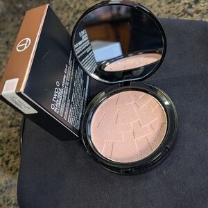 O.TWO.O 01 Starlight Radiant Illuminator Powder Highlighter NIB